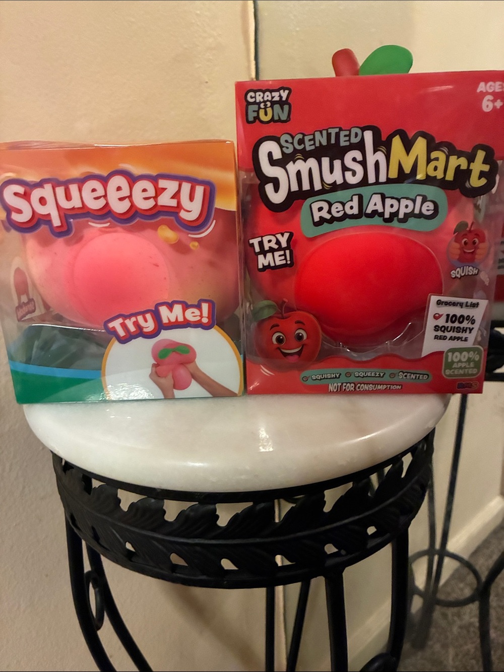 Scented SmushMart Red Apple Squishy & Squeeezy Peach combo